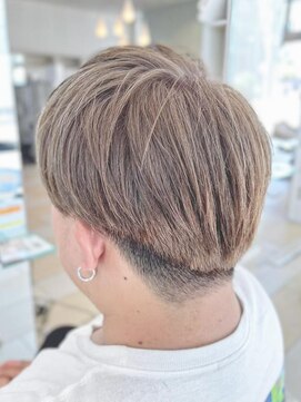 ミーティア バイ クアトロ(Meteor By QUATRO) メンズハイトーン×韓国ヘア【中田 立場 泉区】