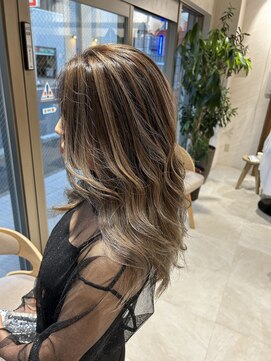 アドア 横浜(ADORE) 【ADORE 横浜】バレイヤージュ×グレージュカラー