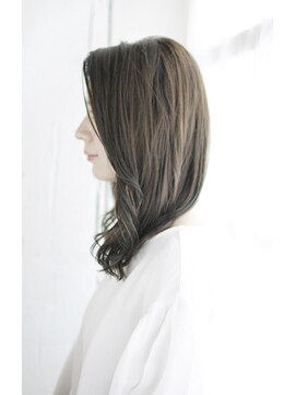 シュシュット(chouchoute) メルティカラー髪質改善ウェーブミディアム似合わせカット/090