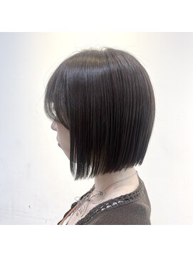 イーチ ディー ヘアーアンドトータルビューティー(each dee hair&total beauty) 【井出朱音】ぱつっとボブ