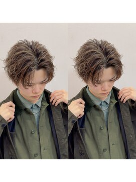 ブライト(BRIGHT) センターパートツイストスパイラルパーマハイライト