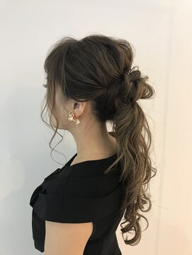 e.m.a プレミアムビューティーサロン 栄駅店(e.m.a PREMIUM BEAUTY SALON) 二次会ヘアセット、ヘアアレンジ