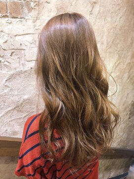 マギーヘア(magiy hair) ハニーベージュ ラフウェーブロング［meyou]