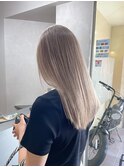 ハイトーングレージュ