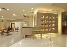 エミュ(emu)の雰囲気（明るい店内）