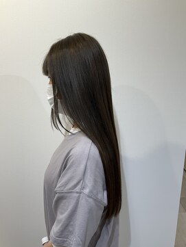 クク(coucou) ストレート艶ロング×顔まわりカット