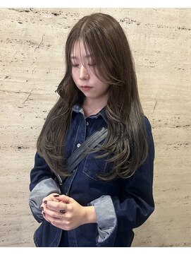 ピア ヤクイン(Pia Yakuin) Olive beige × layer cut
