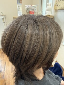 白うさぎの写真/白髪を活かすデザインカラー！大人世代の白髪カバーもブリーチなしでナチュラルハイライトが叶う☆