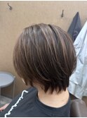 レイヤーショートボブ×ナチュラルブラウンハイライト