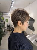大人ベリーショート白髪ぼかし刈り上げショート30代40代50代60代