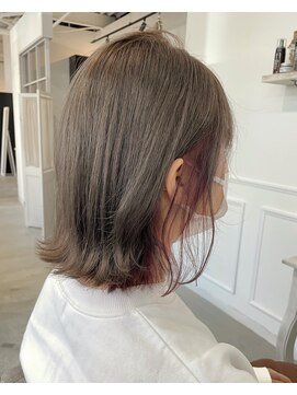 アルト(ALTO) 小顔大人可愛い外ハネミルクティー×インナーカラー20代30代40代