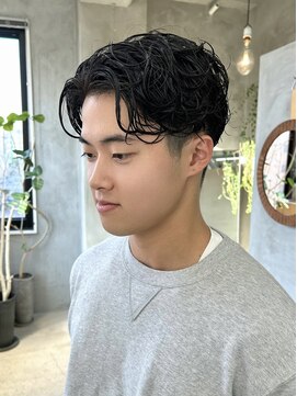 テトヘアー(teto hair) センターパートメンズパーマスパイラルワンカール刈り上げ