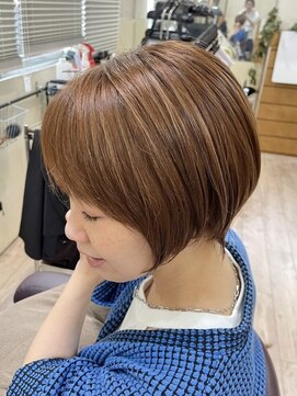 ヒラソル(girasol) くびれショート／ハイライト／アッシュカラー／水素カラー