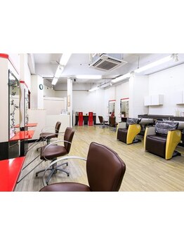 トレンドカットが≪プチプラ価格≫で叶う♪技術力の高いスタッフが生活スタイルに合ったヘアを提案☆