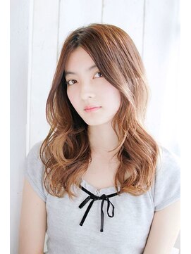 プティルカ ディーシー本店(PutiLuca D.C.) 長めバングのルーズカール