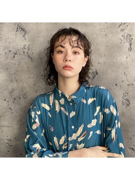 マチルダ(MATIRDE) ミディアムレングスのWAVEスタイル。