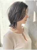 挑戦しやすいくびれミディオリーブカラーウルフカット長めバング
