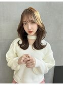 ふんわりカールのショコラアッシュミディアムくびれヘア