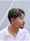 黒髪ハイライトメッシュショートセンターパートツーブロ刈り上げ