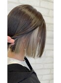 10代20代インナーカラーホワイトベージュ切りっぱなしボブ