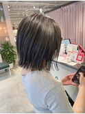 ホワイトグレージュエッジグレー・シャープボブ
