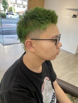 オレンジ 十三店(ORANGE) 蛍光グリーンカラー　ツーブロックスタイル