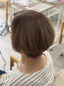 レヴィア(REVIA) 白髪ぼかしハイライトブリーチメッシュミルクティーベージュ