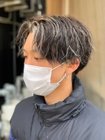 ハイライトセンターパートメッシュダブルカラーツーブロック