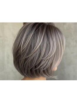 【阪急塚口1分】大人女性の髪の悩みに寄り添い,理想の髪色を実現◎髪を傷めず艶と透明感あふれる仕上がりに