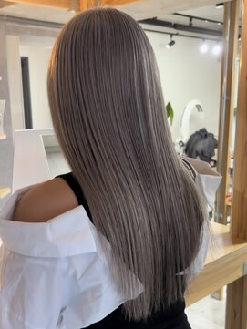 寒色系のカラーならグレージュがオススメ◎