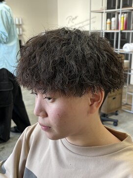 レボ 神宮寺店(Revo) 細かく動く。ツイストスパイラルパーマ