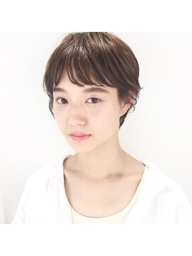 コクーン(Cocoon) ハニーマーメイドアッシュの斜めバングショート表参道Cocoon ACO