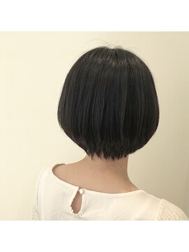 アッシュ 日吉店(Ash) 丸いシルエットのショートボブ