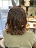くせ毛風カールがかわいい♪抜け感大人ミディ