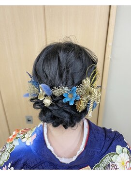 パリスパート2 振袖 トップ 波ウェーブ 少し 編み込み シニヨン ヘアアレンジ