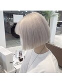 ミニボブ×ホワイトカラー