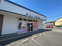 サロンズヘアー 尾道新浜店(SALONS hair)の雰囲気（店舗前駐車場有◎白い建物です）