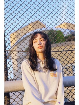 スリーアン(THREE ann.) セミロング ラフ ウェーブ シースルー  20代30代40代