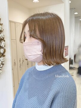 リリアン(ReLien) センターわけ切りっぱなしボブ