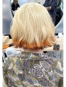 イェッカ パビル(YECCA pabil) ブロンドからオレンジのルーツカラー(ブリーチ1回~2回)