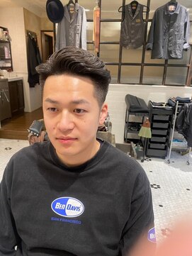 ルドローブラントオオサカ(LUDLOW BLUNT Osaka) 【LUDLOW　BLUNT】フェードカットバーバーヘアふんわり七三分け