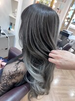 コワファースト させぼ五番街店(COIFF1RST) ホワイトグレー×バレイヤージュ