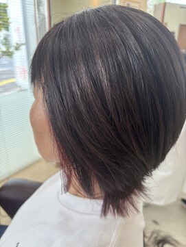 サロン ド ジュン 伊勢崎店 毛先に動きがでるミディアム