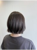 切りっぱなしボブ　オリーブカラー