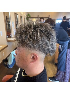 シェロヘア(cielo HAIR) フェードハイライト×ツイストスパイラル