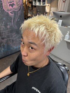 スパークスヘア(Sparks hair) カメラを向けるとカメラ目線になってしまうスパイキーショート
