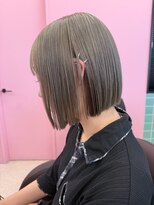 ナンバーウルスキキ(N°ulus kiki) 大人可愛い切りっぱなしボブ/ハイトーンベージュ/ミルクティー