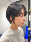 ショートヘア　ショートボブ　前髪長め　黒髪　原宿　表参道