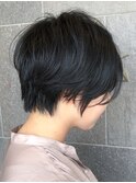 黒髪コンパクトなミニショート