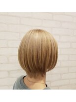 ビスイル 秋葉原店(Vis ill)&nbsp;ハイトーンカラーミルクティーベージュミニウルフ丸みボブ